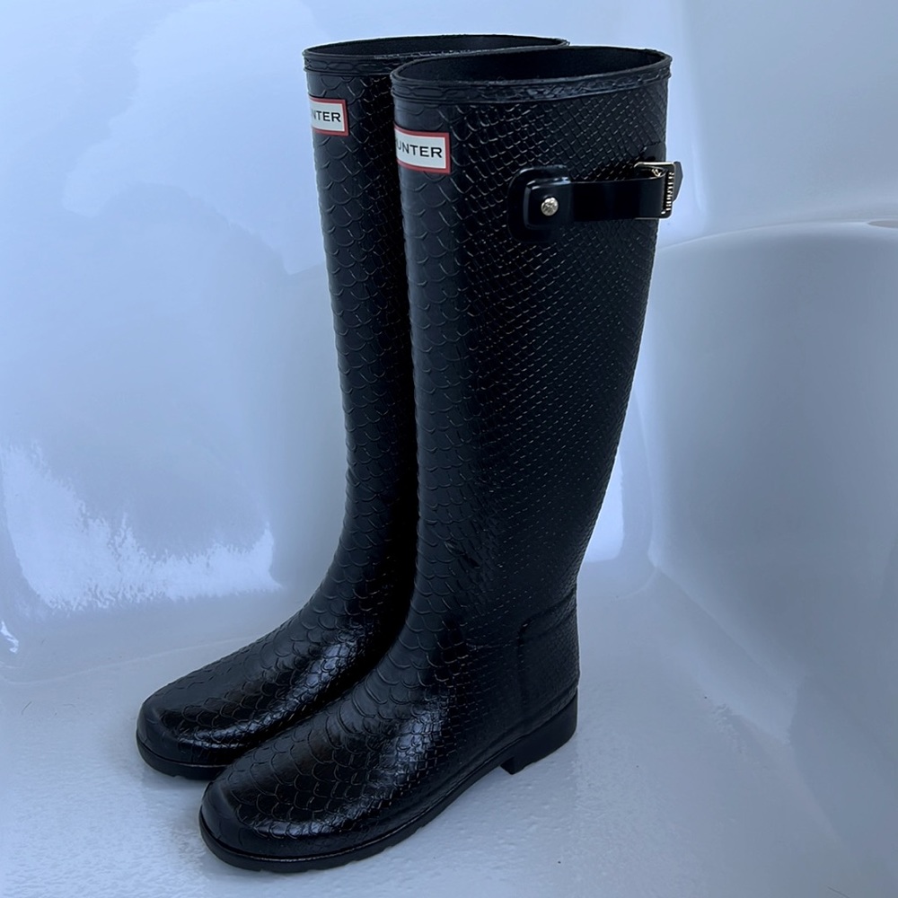 Hunter embossed crocodile pattern rain boot